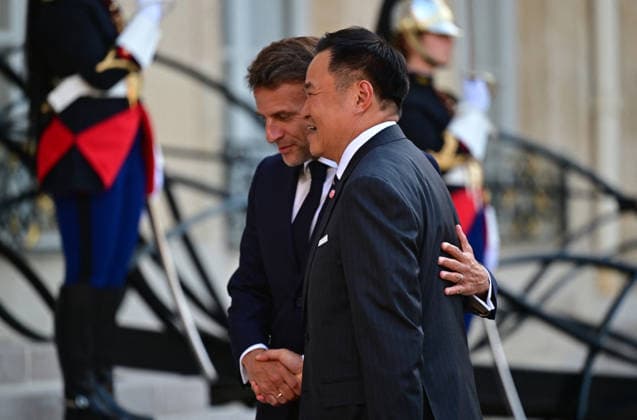 Le président Emmanuel Macron accueille Anutin Charnvirakul, premier ministre de Thaïlande au palais de lElysée à Paris le 25 mai 2026 Christian Liewig Bestimage President Emmanuel Macron welcomes Anutin Charnvirakul, Prime Minister of Thailand, to the Élysée Palace in Paris on 25 May 2026 Paris France  Copyright: xChristianxLiewigx xBestimagexChristianxLiewigx xBestimagex