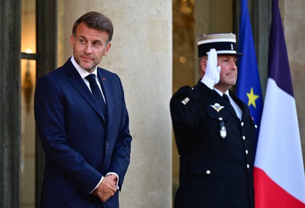 Le président Emmanuel Macron accueille Anutin Charnvirakul, premier ministre de Thaïlande au palais de lElysée à Paris le 25 mai 2026 Christian Liewig Bestimage President Emmanuel Macron welcomes Anutin Charnvirakul, Prime Minister of Thailand, to the Élysée Palace in Paris on 25 May 2026 Paris France  Copyright: xChristianxLiewigx xBestimagexChristianxLiewigx xBestimagex