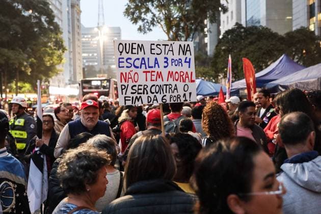Protest for the end of the 6x1 work schedule in Sao Paulo Protest for the end of the 6x1 work schedule in Sao Paulo Labor and social movements are calling for an end to the 6x1 work schedule and a reduction in working hours without a reduction in pay, on Paulista Avenue, in the central region of Sao Paulo, this Monday, May 25, 2026 SAO PAULO SAO PAULO BRAZIL Copyright: xMarinaxUezimax SAO PAULO SAO PAULO BRAZIL Copyright: xIMAGO MarinaxUezimax