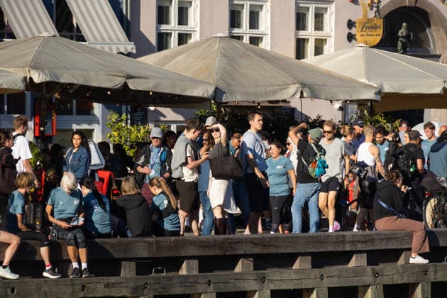 Royal Run In Copenhagen People enjoy a sunny day in the Nyhavn district during the Royal Run in Copenhagen, Denmark, on May 25, 2026. This is the eighth time the Royal Run is held across the country. Royal Run 2026 has the highest number of registered participants ever, with 112,450 registered in the five host cities. Copenhagen Denmark  Copyright: xKristianxTuxenxLadegaardxBergx originalFilename: 1077900746st.jpg