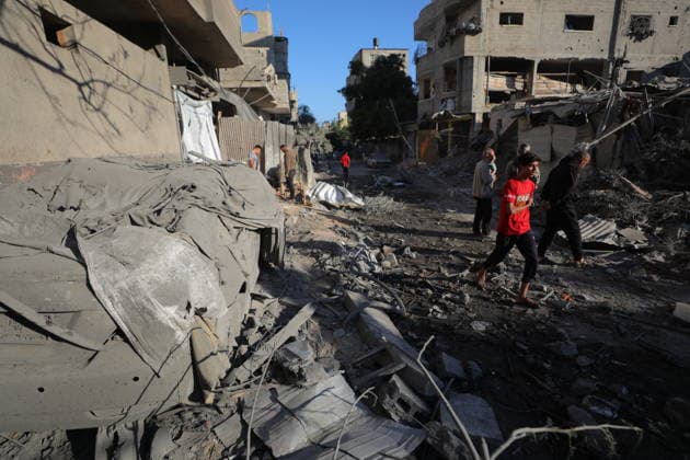 Palestinians inspect damage after Israeli strike in Nuseirat camp Palestinians inspect damage to their homes following an Israeli strike that targeted a house belonging to the al-Tawil family in the Nuseirat refugee camp in the central Gaza Strip on May 25, 2026. The strike destroyed the house completely and caused severe damage to neighboring homes. According to Palestinian medical sources, four Palestinians were wounded in the attack, which came after residents were warned to evacuate the area the previous night. Photo by Hassan al-Jedi apaimages Nusairat Gaza Strip Palestinian Territory 260526_Nuseirat_HJ_00(4).jpeg Copyright: xapaimagesxHassanxal-Jedixx xapaimagesx