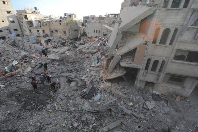 Palestinians inspect damage after Israeli strike in Nuseirat camp Palestinians inspect damage to their homes following an Israeli strike that targeted a house belonging to the al-Tawil family in the Nuseirat refugee camp in the central Gaza Strip on May 25, 2026. The strike destroyed the house completely and caused severe damage to neighboring homes. According to Palestinian medical sources, four Palestinians were wounded in the attack, which came after residents were warned to evacuate the area the previous night. Photo by Hassan al-Jedi apaimages Nusairat Gaza Strip Palestinian Territory 260526_Nuseirat_HJ_00(19).jpeg Copyright: xapaimagesxHassanxal-Jedixx xapaimagesx