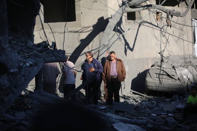 Palestinians inspect damage after Israeli strike in Nuseirat camp Palestinians inspect damage to their homes following an Israeli strike that targeted a house belonging to the al-Tawil family in the Nuseirat refugee camp in the central Gaza Strip on May 25, 2026. The strike destroyed the house completely and caused severe damage to neighboring homes. According to Palestinian medical sources, four Palestinians were wounded in the attack, which came after residents were warned to evacuate the area the previous night. Photo by Hassan al-Jedi apaimages Nusairat Gaza Strip Palestinian Territory 260526_Nuseirat_HJ_00(33).jpeg Copyright: xapaimagesxHassanxal-Jedixx xapaimagesx