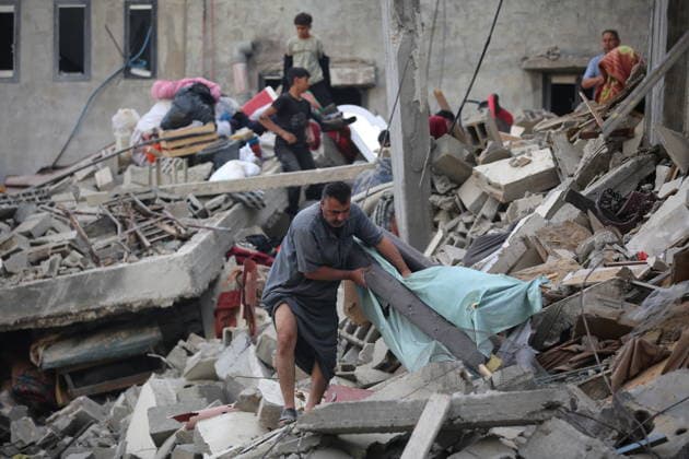 Palestinians inspect damage after Israeli strike in Nuseirat camp Palestinians inspect damage to their homes following an Israeli strike that targeted a house belonging to the al-Tawil family in the Nuseirat refugee camp in the central Gaza Strip on May 25, 2026. The strike destroyed the house completely and caused severe damage to neighboring homes. According to Palestinian medical sources, four Palestinians were wounded in the attack, which came after residents were warned to evacuate the area the previous night. Photo by Hassan al-Jedi apaimages Nusairat Gaza Strip Palestinian Territory 260526_Nuseirat_HJ_00(43).jpeg Copyright: xapaimagesxHassanxal-Jedixx xapaimagesx