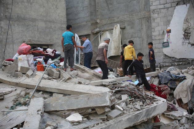 Palestinians inspect damage after Israeli strike in Nuseirat camp Palestinians inspect damage to their homes following an Israeli strike that targeted a house belonging to the al-Tawil family in the Nuseirat refugee camp in the central Gaza Strip on May 25, 2026. The strike destroyed the house completely and caused severe damage to neighboring homes. According to Palestinian medical sources, four Palestinians were wounded in the attack, which came after residents were warned to evacuate the area the previous night. Photo by Hassan al-Jedi apaimages Nusairat Gaza Strip Palestinian Territory 260526_Nuseirat_HJ_00(45).jpeg Copyright: xapaimagesxHassanxal-Jedixx xapaimagesx