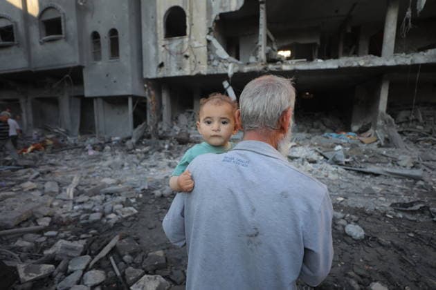 Palestinians inspect damage after Israeli strike in Nuseirat camp Palestinians inspect damage to their homes following an Israeli strike that targeted a house belonging to the al-Tawil family in the Nuseirat refugee camp in the central Gaza Strip on May 25, 2026. The strike destroyed the house completely and caused severe damage to neighboring homes. According to Palestinian medical sources, four Palestinians were wounded in the attack, which came after residents were warned to evacuate the area the previous night. Photo by Hassan al-Jedi apaimages Nusairat Gaza Strip Palestinian Territory 260526_Nuseirat_HJ_00(6).jpeg Copyright: xapaimagesxHassanxal-Jedixx xapaimagesx
