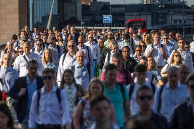 May 26, 2026, London, London, UK: London, UK. Commuters cross London Bridge in central London. According to the weather office, it will be another fine and dry day. High of 35Ã‚Â°C. London UK  - ZUMAl94_ 20260526_zaf_l94_007 Copyright: xMarcinxNowakx