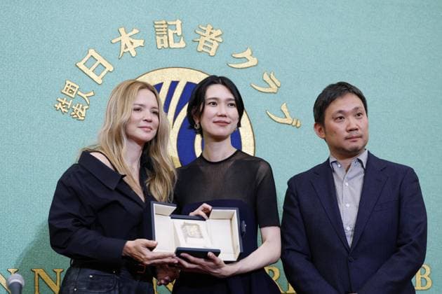 Cannes winners at press conference in Tokyo Actors Tao Okamoto (C) and Virginie Efira (L) pose for a photo with Japanese film director Ryusuke Hamaguchi following a press conference at the Japan National Press Club in Tokyo on May 26, 2026, after the two won the best actress award at the Cannes Film Festival on May 23 for All of a Sudden directed by Hamaguchi.  A14AA0005615186P