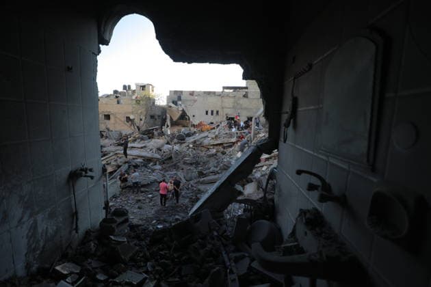 Palestinians inspect damage after Israeli strike in Nuseirat camp Palestinians inspect damage to their homes following an Israeli strike that targeted a house belonging to the al-Tawil family in the Nuseirat refugee camp in the central Gaza Strip on May 26, 2026. The strike destroyed the house completely and caused severe damage to neighboring homes. According to Palestinian medical sources, four Palestinians were wounded in the attack, which came after residents were warned to evacuate the area the previous night. Photo by Hassan al-Jedi apaimages Nusairat Gaza Strip Palestinian Territory 260526_Nuseirat_HJ_00(13).jpeg Copyright: xapaimagesxHassanxal-Jedixx xapaimagesx