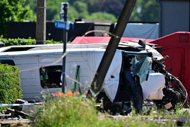 the scene of an accident between a train and a minivan, at the railway crossing Vierhuizen, in Buggenhout, Tuesday 26 May 2026. The accident happened around 8:15 am. Several people have been killed. According to initial reports, the level crossing was closed at the time of the accident.  DIRKxWAEM 175091641