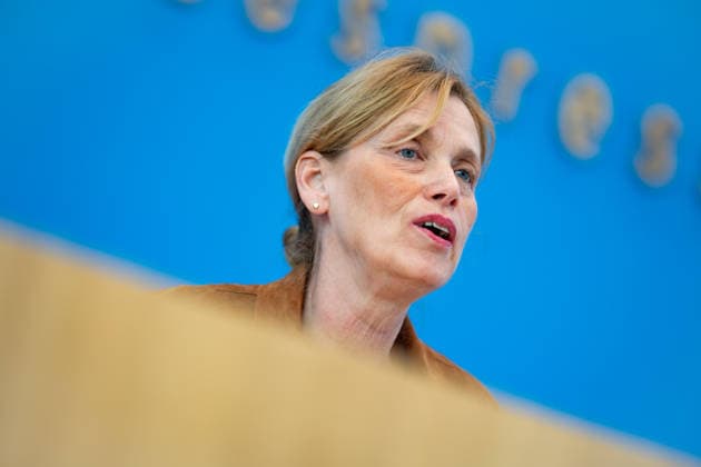 Karin Prien, Bundesministerin für Bildung, Familie, Senioren, Frauen und Jugend;Bundespressekonferenz in Berlin - Kinderreport 2026 - Titel Chancengerechte Bildung, Berlin Berlin Deutschland Haus der Bundespressekonferenz *** Karin Prien, Federal Minister of Education, Family Affairs, Senior Citizens, Women and Youth Federal Press Conference in Berlin Kinderreport 2026 Titel Chancengerechte Bildung, Berlin Berlin Germany House of the Federal Press Conference