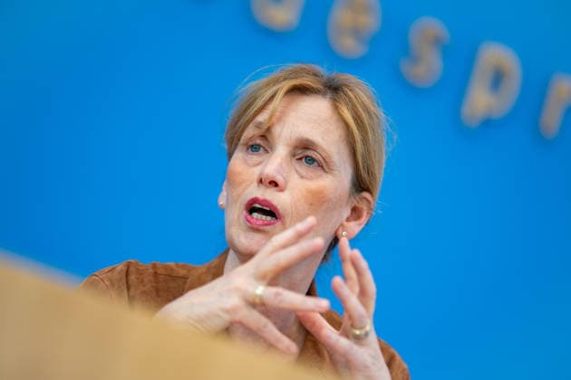 Karin Prien, Bundesministerin für Bildung, Familie, Senioren, Frauen und Jugend;Bundespressekonferenz in Berlin - Kinderreport 2026 - Titel Chancengerechte Bildung, Berlin Berlin Deutschland Haus der Bundespressekonferenz *** Karin Prien, Federal Minister of Education, Family Affairs, Senior Citizens, Women and Youth Federal Press Conference in Berlin Kinderreport 2026 Titel Chancengerechte Bildung, Berlin Berlin Germany House of the Federal Press Conference