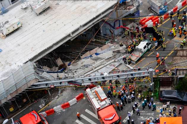 May 26, 2026, Seoul, South Korea: First responders search the site of the collapsed Seosomun Overpass in Seoul, South Korea on Tuesday, May 26, 2026. Multiple workers were caught in the collapse as the city had been tearing down the overpass, built in 1966, due to structural failure. Seoul South Korea - ZUMAh163 20260526_znp_h163_016 Copyright: xJintakxHanx