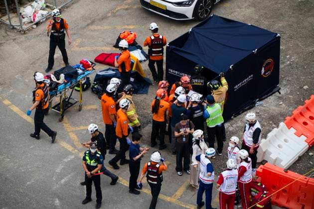 May 26, 2026, Seoul, South Korea: First responders search the site of the collapsed Seosomun Overpass in Seoul, South Korea on Tuesday, May 26, 2026. Multiple workers were caught in the collapse as the city had been tearing down the overpass, built in 1966, due to structural failure. Seoul South Korea - ZUMAh163 20260526_znp_h163_017 Copyright: xJintakxHanx