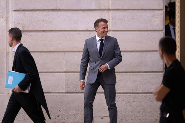 President Macron At the French Electricity Team meeting - Paris French President Emmanuel Macron arrives to deliver a speech during a press conference as part of a meeting with the French Electricity Team to advance the electrification of France in the coming years, at the Elysee Palace, in Paris on May 26, 2026. Photo by Raphael Lafargue ABACAPRESS.COM Paris France  Copyright: xLafarguexRaphael ABACAx