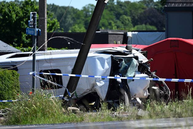 4 killed after train collides with school bus in Belgium EAST FLANDERS, BELGIUM - MAY 26: A view of the scene where four people, two of which are children, were killed after a school bus carrying children was struck by a train in East Flanders, Belgium on May 26, 2026. According to daily newspaper HLN, there were seven children and two adults, including the driver, on board the bus. Dursun Aydemir Anadolu East Flanders Belgium. Editorial use only. Please get in touch for any other usage.  Copyright: x2026xAnadoluxDursunxAydemirx