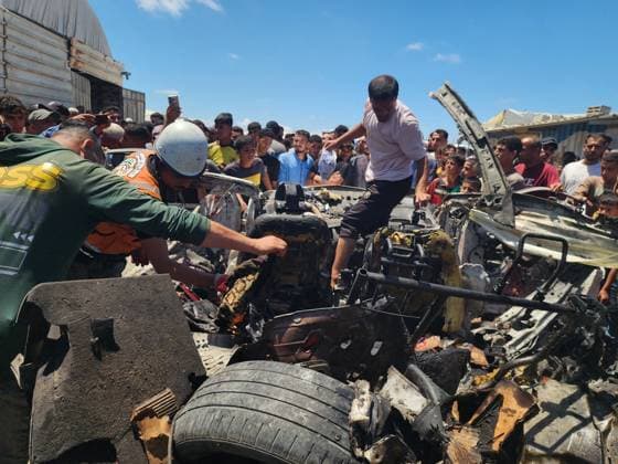 Israeli airstrike hits vehicle in Al-Mawasi despite ceasefire agreement KHAN YUNIS, PALESTINE - MAY 26: (EDITOR S NOTE: Image depicts graphic content) Palestinians gather around the wreckage of a targeted vehicle after the Israeli army violated the ceasefire and launched an airstrike in the Al-Mawasi area of Khan Yunis, Gaza Strip, on May 26, 2026. Dead and injured individuals were reported following the attack, while civil defense teams worked to collect body parts from the destroyed vehicle. Hani Alshaer Anadolu Khan Yunis Gaza. Editorial use only. Please get in touch for any other usage.  Copyright: x2026xAnadoluxHanixAlshaerx