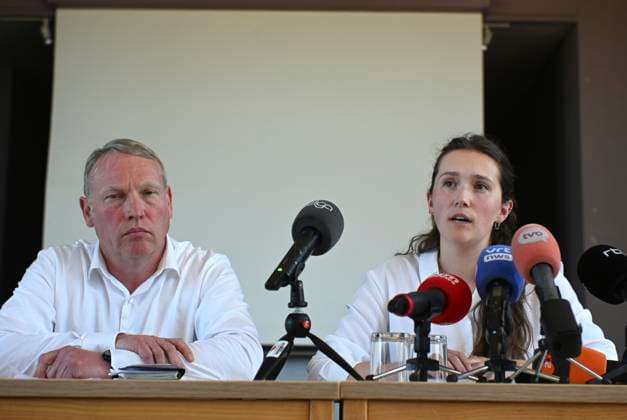 Schoolbus Gets Run Over By A Train BUGGENHOUT, BELGIUM - MAY 26 : Lisa De Wilde and Geert Hermans. Mayor (CD&V) amongst others hold a pressconference. In a train accident people have died in a collision between a train and a minibus in Buggenhout; the minibus was carrying seven schoolchildren and two adults: The barriers were down.onMay 26, 2026 in Buggenhout, Belgium, 26 05 2026 Buggenhout Belgium  Copyright: xBertxVanxDenxBrouckex