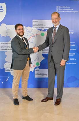 Felipe VI presides over the proclamation of the 2026 Princess of Girona Research Award in Murcia King Felipe VI and the recipient of the 2026 Princess of Girona Research Award, Rafael Luque, during the proclamation ceremony of the 2026 Princess of Girona Research Award, at the Víctor Villegas Auditorium and Congress Center, on May 26, 2026, in Murcia Spain Felipe VI heads this fifth stage of the youth event which brings together the main regional and municipal authorities to announce the jurys decision and make public the name of the new winner in the scientific category of these state prizes 26 MAY 2026 Kiko Asunció Spain  Copyright: xKikoxAsuncionx 7551634