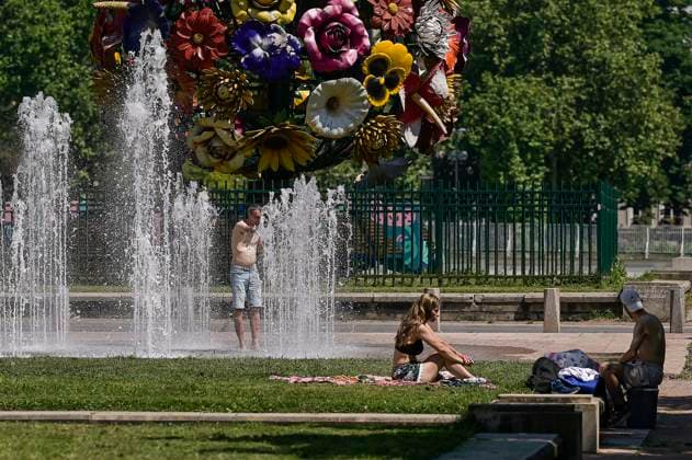Heatwave in France, Lyon on May 26, 2026 PHOTOPQR LE PROGRES Maxime JEGAT Lyon 26 05 2026 Heatwave in France, Lyon on May 26, 2026 A man in the fountain at Place Antonin Poncet in Lyon during a heatwave Heatwave in France, Lyon on May 26, 2026 Lyon Rhône Alpes France  Copyright: xPHOTOPQR LExPROGRES MAXPPPxMaximexJEGATx 20260526LPL2427 20260526LPL2427