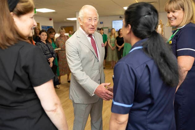 King York Macmillan pool. JG May 2026 POOL PHOTOGRAPH BY JAMES GLOSSOP THE TIMES King Charles, as patron of Macmillan Cancer Support, visits the site of the newly redeveloped Sir Robert Ogden Macmillan Cancer Centre in York, where he met staff and patients who have worked on the project. The King, who has been Patron of Macmillan Cancer Support since 1997, visited one the centres nearing completion following extensive expansion refurbishment at York Hospital. Joined by Ms Clare Smith, Chief Executive of York Hospital, and Ms Gemma Peters, Chief Executive of Macmillan Cancer Support, His Majesty also visited the new centre™s garden, which has been created as a calm environment where visitors can enjoy nature while at the centre. 26 05 202  Copyright: xJamesxGlossopx xPAxROTAx-xB68x xAvalonx 1105791763