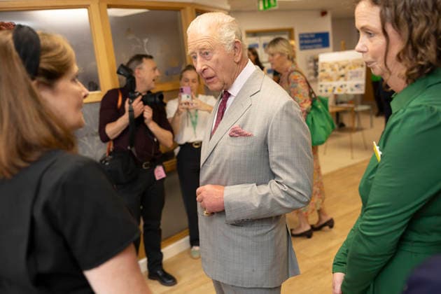 King York Macmillan pool. JG May 2026 POOL PHOTOGRAPH BY JAMES GLOSSOP THE TIMES King Charles, as patron of Macmillan Cancer Support, visits the site of the newly redeveloped Sir Robert Ogden Macmillan Cancer Centre in York, where he met staff and patients who have worked on the project. The King, who has been Patron of Macmillan Cancer Support since 1997, visited one the centres nearing completion following extensive expansion refurbishment at York Hospital. Joined by Ms Clare Smith, Chief Executive of York Hospital, and Ms Gemma Peters, Chief Executive of Macmillan Cancer Support, His Majesty also visited the new centre™s garden, which has been created as a calm environment where visitors can enjoy nature while at the centre. 26 05 202  Copyright: xJamesxGlossopx xPAxROTAx-xB68x xAvalonx 1105791831