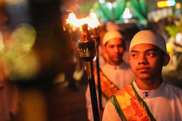May 26, 2026, Banda Aceh, Aceh, Indonesia: Dozens of groups from various villages participated in a torchlight parade around the city to celebrate Eid al-Adha in Banda Aceh, Aceh Province, Indonesia, on Tuesday. The Indonesian government has officially declared Eid al-Adha 1447 Hijriah to fall on May 27, 2026. The torchlight parade, accompanied by the recitation of the Takbir (Islamic call to prayer), has become a Muslim tradition for celebrating the holiday and is a captivating spectacle for city residents. Banda Aceh Indonesia - ZUMAi115 20260526_zip_i115_033 Copyright: xMuhammadxIqbalx