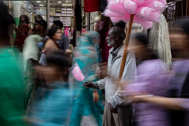 May 26, 2026, Srinagar, Jammu And Kashmir, India: A cotton candy seller waits for customers at a market in Srinagar, the summer capital of Jammu and Kashmir. Srinagar India  - ZUMAf191 20260526_zip_f191_001 Copyright: xUmarxFarooqx