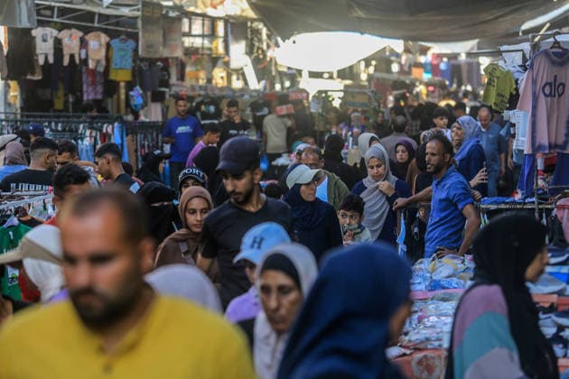 Activity increases ahead of Eid al-Adha in Gaza KHAN YUNIS, GAZA, PALESTINE - MAY 26: A view of markets and bazaars on Arafah Day ahead of Eid al-Adha, as Palestinians flocked to shopping areas to make holiday preparations in Khan Yunis, Gaza, Palestine, on May 26, 2026. Abed Rahim Khatib Anadolu Khan Yunis Gaza. Editorial use only. Please get in touch for any other usage.  Copyright: x2026xAnadoluxAbedxRahimxKhatibx
