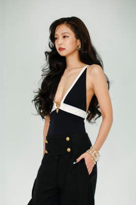 Chanel Metiers d Art 2026 Show Draws Global Stars to Seoul, South Korea Jennie of South Korean girl group BLACKPINK and Chanel global ambassador poses for photos during the Chanel Metiers d Art 2026 show in Seoul, South Korea, on May 26, 2026. Seoul South Korea  Copyright: xMatrixxImages JungxUi-Chelx