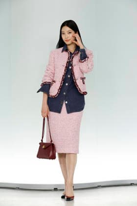 Chanel Metiers d Art 2026 Show Draws Global Stars to Seoul, South Korea Kazuha of South Korean girl group LE SSERAFIM poses for photos during the Chanel Metiers d Art 2026 show in Seoul, South Korea, on May 26, 2026. Seoul South Korea  Copyright: xMatrixxImages JungxUi-Chelx