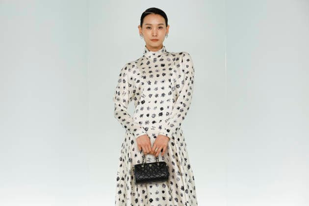 Chanel Metiers d Art 2026 Show Draws Global Stars to Seoul, South Korea Hong Kong actress Hedwig Tam poses for photos during the Chanel Metiers d Art 2026 show in Seoul, South Korea, on May 26, 2026. Seoul South Korea  Copyright: xMatrixxImages JungxUi-Chelx