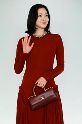 Chanel Metiers d Art 2026 Show Draws Global Stars to Seoul, South Korea South Korean actress and Chanel brand ambassador Kim Go-eun poses for photos during the Chanel Metiers d Art 2026 show in Seoul, South Korea, on May 26, 2026. Seoul South Korea  Copyright: xMatrixxImages JungxUi-Chelx