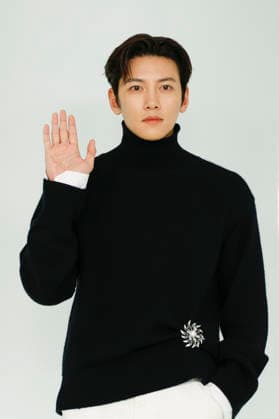 Chanel Metiers d Art 2026 Show Draws Global Stars to Seoul, South Korea South Korean actor Ji Chang-wook poses for photos during the Chanel Metiers d Art 2026 show in Seoul, South Korea, on May 26, 2026. Seoul South Korea  Copyright: xMatrixxImages JungxUi-Chelx