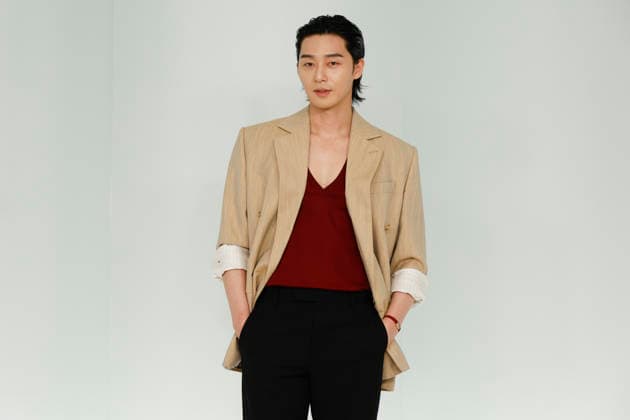 Chanel Metiers d Art 2026 Show Draws Global Stars to Seoul, South Korea South Korean actor and Chanel brand ambassador Park Seo-joon poses for photos during the Chanel Metiers d Art 2026 show in Seoul, South Korea, on May 26, 2026. Seoul South Korea  Copyright: xMatrixxImages JungxUi-Chelx