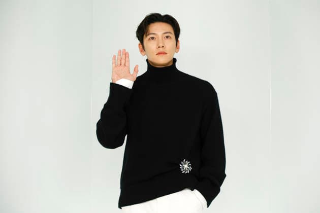Chanel Metiers d Art 2026 Show Draws Global Stars to Seoul, South Korea South Korean actor Ji Chang-wook poses for photos during the Chanel Metiers d Art 2026 show in Seoul, South Korea, on May 26, 2026. Seoul South Korea  Copyright: xMatrixxImages JungxUi-Chelx