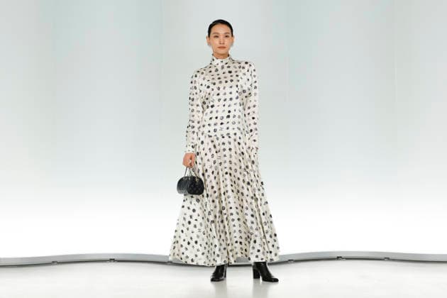 Chanel Metiers d Art 2026 Show Draws Global Stars to Seoul, South Korea Hong Kong actress Hedwig Tam poses for photos during the Chanel Metiers d Art 2026 show in Seoul, South Korea, on May 26, 2026. Seoul South Korea  Copyright: xMatrixxImages JungxUi-Chelx