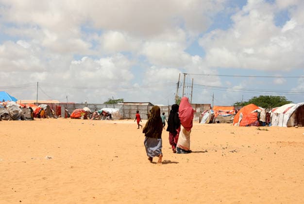 Camps turn into permanent settlements amid ongoing crisis in Somalia MOGADISHU, SOMALIA - MAY 26: Children are seen at a tent camp as millions of people living in camps that have gradually turned into permanent settlements, where they continue to face difficult living conditions amid insecurity, conflict and drought in the capital Mogadishu, Somalia, on May 26, 2026. Metin Yuksel Kaya Anadolu Mogadishu Somalia. Editorial use only. Please get in touch for any other usage.  Copyright: x2026xAnadoluxMetinxYukselxKayax
