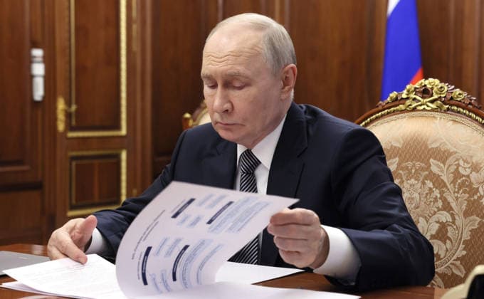 May 26, 2026, Moscow, Moscow Oblast, Russia: Russian President Vladimir Putin, listens to the Russian Union of Industrialists and Entrepreneurs president Alexander Shokhin, deliver his report during a face-to-face meeting at the Kremlin, May 26, 2026 in Moscow, Russia. Moscow Russia - ZUMAp138 20260526_zaa_p138_001 Copyright: xVyacheslavxProkofyev RussianxGovx