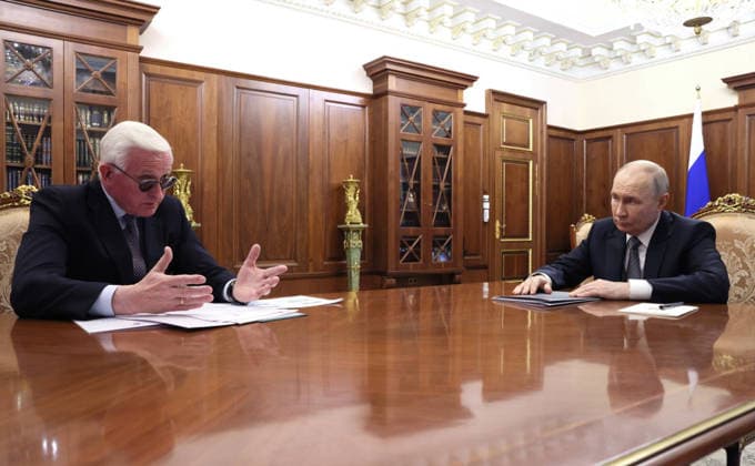 May 26, 2026, Moscow, Moscow Oblast, Russia: Russian President Vladimir Putin, listens to the Russian Union of Industrialists and Entrepreneurs president Alexander Shokhin, left, deliver his report during a face-to-face meeting at the Kremlin, May 26, 2026 in Moscow, Russia. Moscow Russia - ZUMAp138 20260526_zaa_p138_002 Copyright: xVyacheslavxProkofyev RussianxGovx