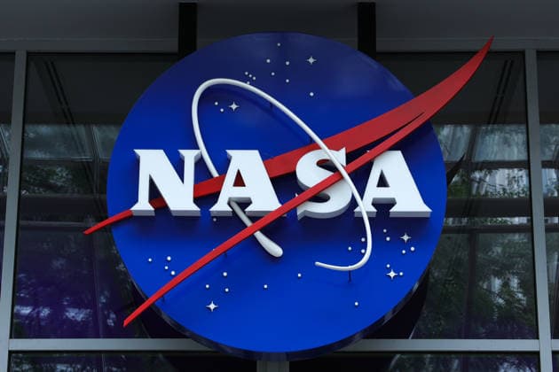 May 26, 2026, Washington, District Of Columbia, USA: A logo at the entrance to NASA Headquarters in Washington, D.C. is seen on May 26, 2026 following a press conference announcing Moon Base plans and mission progress. NASA s Moon Base program is a long-term lunar exploration and infrastructure initiative designed to enable sustained human presence at the lunar South Pole. Washington USA - ZUMAd227 20260526_znp_d227_059 Copyright: xBryanxDozierx