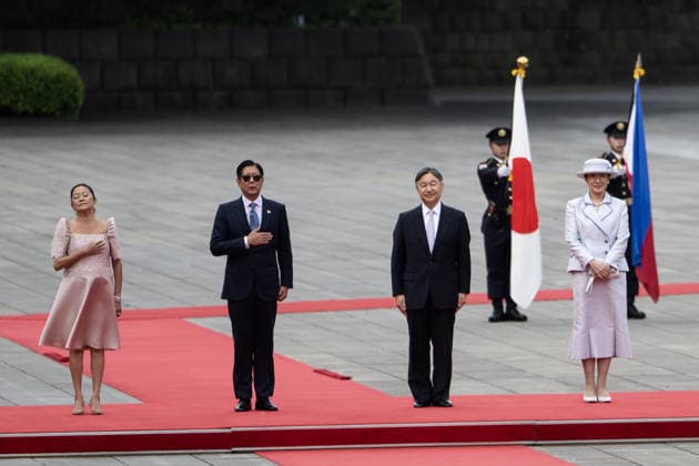 Philippine President Ferdinand ‘Bongbong’ Marcos visits Tokyo TOKYO, JAPAN - MAY 27: (----EDITORIAL USE ONLY MANDATORY CREDIT - ANDREW CABALLERO-REYNOLDS POOL AFP - NO MARKETING NO ADVERTISING CAMPAIGNS - DISTRIBUTED AS A SERVICE TO CLIENTS----) Philippine President Ferdinand Marcos Jr. (2nd L), his wife First Lady Liza Araneta Marcos (L), Japan s Emperor Naruhito (2nd R) and Empress Masako (R) stand at attention during the Philippine national anthem at the Royal Palace during a state visit in Tokyo on May 27, 2026. Andrew Caballero-Reynolds AFP POOL Anadolu Tokyo Japan. Editorial use only. Please get in touch for any other usage.  Copyright: x2026xAnadoluxAndrewxCaballero-Reynolds AFP POOLx