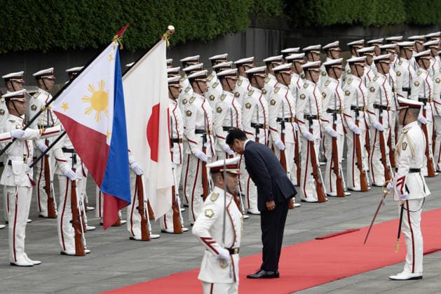 Philippine President Ferdinand ‘Bongbong’ Marcos visits Tokyo TOKYO, JAPAN - MAY 27: (----EDITORIAL USE ONLY MANDATORY CREDIT - ANDREW CABALLERO-REYNOLDS POOL AFP - NO MARKETING NO ADVERTISING CAMPAIGNS - DISTRIBUTED AS A SERVICE TO CLIENTS----) Philippine President Ferdinand Marcos Jr. bows as he inspects a guard of honor at the Royal Palace during a state visit in Tokyo on May 27, 2026. Andrew Caballero-Reynolds AFP POOL Anadolu Tokyo Japan. Editorial use only. Please get in touch for any other usage.  Copyright: x2026xAnadoluxAndrewxCaballero-Reynolds AFP POOLx