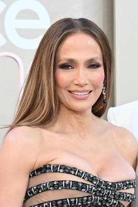 LOS ANGELES, CALIFORNIA - MAY 26: Jennifer Lopez at the world premiere of Netflix s Office Romance at The Egyptian Theatre Hollywood on May 26, 2026 in Los Angeles, California. Credit: Michael Mattes USA  - ZUMAa123 20260526_zaa_a123_191 Copyright: xAdMediax