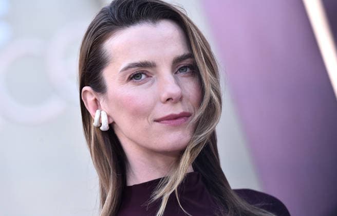 Netflix™s ˜Office Romance™ World Premiere Betty Gilpin arriving to the Netflix™s Office Romance world premiere held at The Egyptian Theatre on May 26, 2026 in Hollywood, CA. Hollywood The Egyptian Theatre California USA Copyright: xLISAxOConnorx xAFF-USA.comx