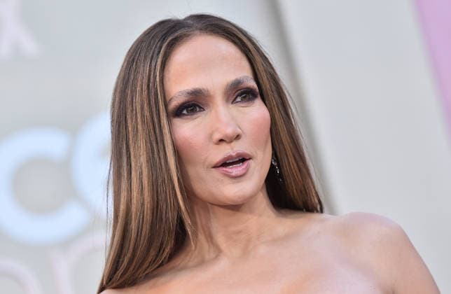 Netflix™s ˜Office Romance™ World Premiere Jennifer Lopez arriving to the Netflix™s Office Romance world premiere held at The Egyptian Theatre on May 26, 2026 in Hollywood, CA. Hollywood The Egyptian Theatre California USA Copyright: xLISAxOConnorx xAFF-USA.comx