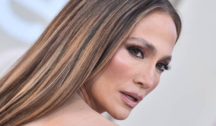 Netflix™s ˜Office Romance™ World Premiere Jennifer Lopez arriving to the Netflix™s Office Romance world premiere held at The Egyptian Theatre on May 26, 2026 in Hollywood, CA. Hollywood The Egyptian Theatre California USA Copyright: xLISAxOConnorx xAFF-USA.comx