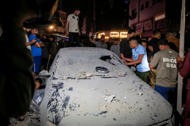 Gaza Rimal District Rocked Strikes Palestinians gather near a damaged car at the site of an airstrike in the Al-Rimal neighborhood of central Gaza City on May 26, 2026, after seven Israeli airstrikes hit a residential building and caused heavy damage to nearby vehicles and commercial shops. Several people were killed and others injured in the strikes, including passersby who had been shopping ahead of Eid. Gaza Gaza Strip Palestinian Territories Copyright: xSaeedxJarasx