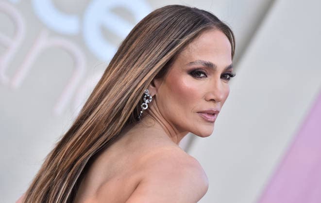 Netflix™s ˜Office Romance™ World Premiere Jennifer Lopez arriving to the Netflix™s Office Romance world premiere held at The Egyptian Theatre on May 26, 2026 in Hollywood, CA. Hollywood The Egyptian Theatre California USA Copyright: xLISAxOConnorx xAFF-USA.comx