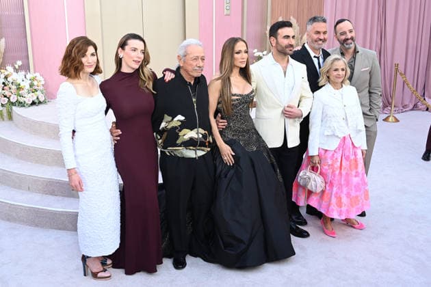 Premiere mondiale de la serie Office Romance a Los Angeles LOS ANGELES, CALIFORNIA MAY 26 Jodie Whittaker, Betty Gilpin, Edward James Olmos, Jennifer Lopez, Brett Goldstein, Ol Parker, Amy Sedaris and Tony Hale at the world premiere of Netflix s Office Romance at The Egyptian Theatre Hollywood on May 26, 2026 in Los Angeles, California Credit Michael Mattes AdMedia 456806 2026 05 26 Los Angeles Etats Unis  Copyright: xAdMediax STAR_456806_069